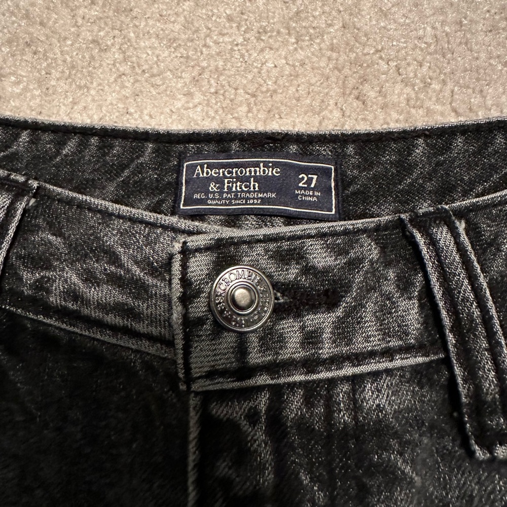 VINTAGE Abercrombie & Fitch embroidered black denim skirt - Picture 2 of 3